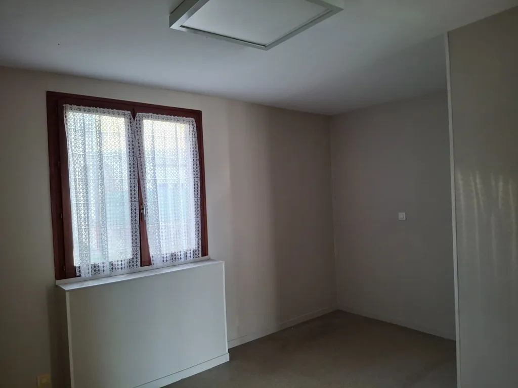 Rooms - Mixed-Use Building with Commercial Space in Saint-Dizier