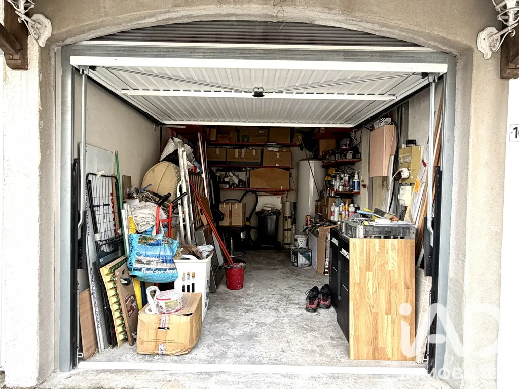 Garage - Maison Rénovée avec Piscine à Puget-Sur-Argens
