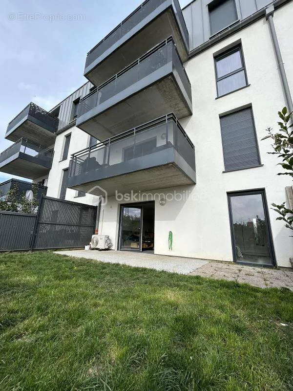 Extérieur - Appartement en Rez-de-Jardin avec Terrasse à Proximité