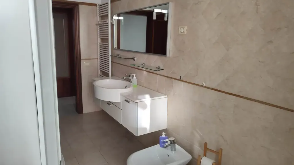 Salles de bain - Four-Room Apartment with Balcony in Ancona