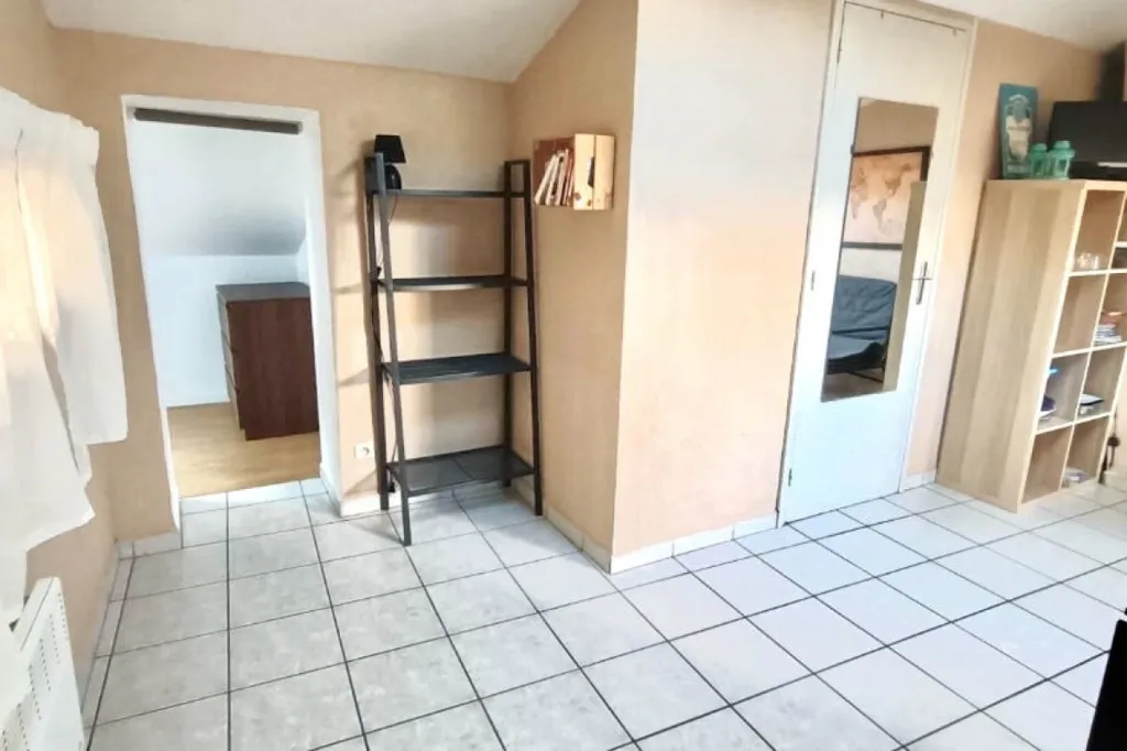 Living Room - Bright 2-Bedroom Apartment in Hyères