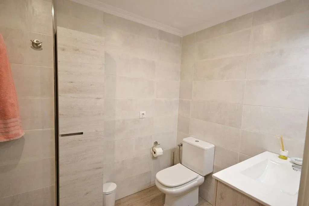 Bathrooms - Renovated Apartment with Balcony in Puerto Pollensa