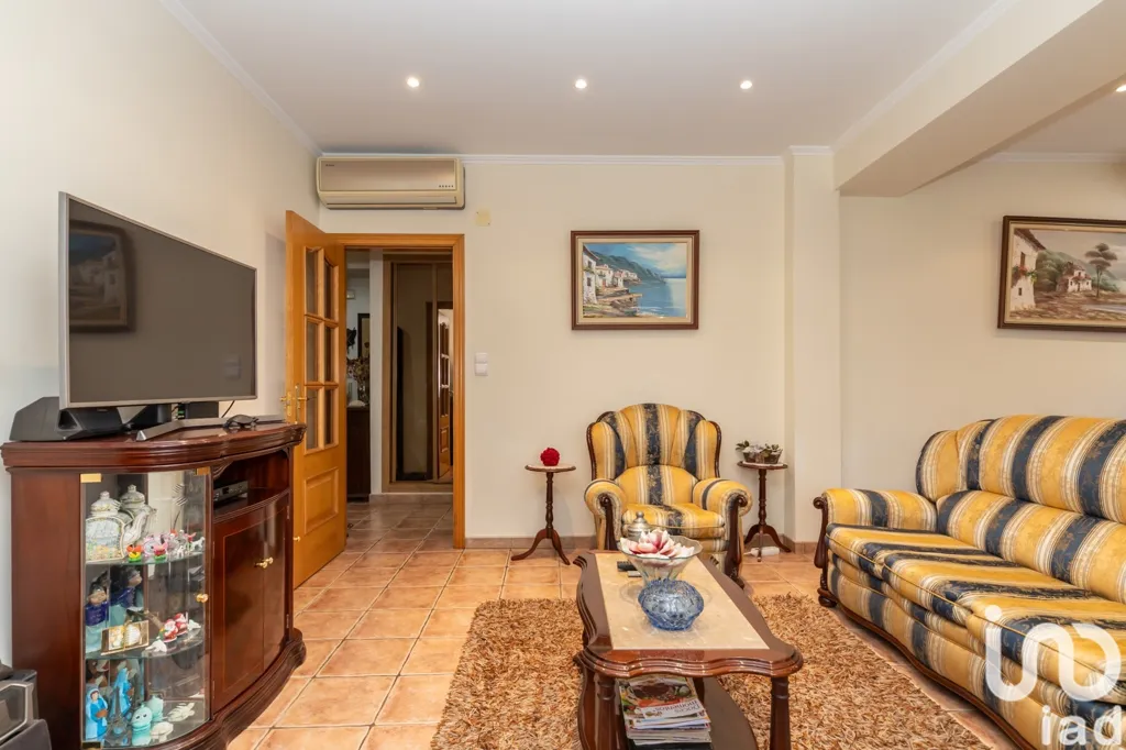 Soggiorno - 3-Bedroom Apartment with Ferry Access in Almada