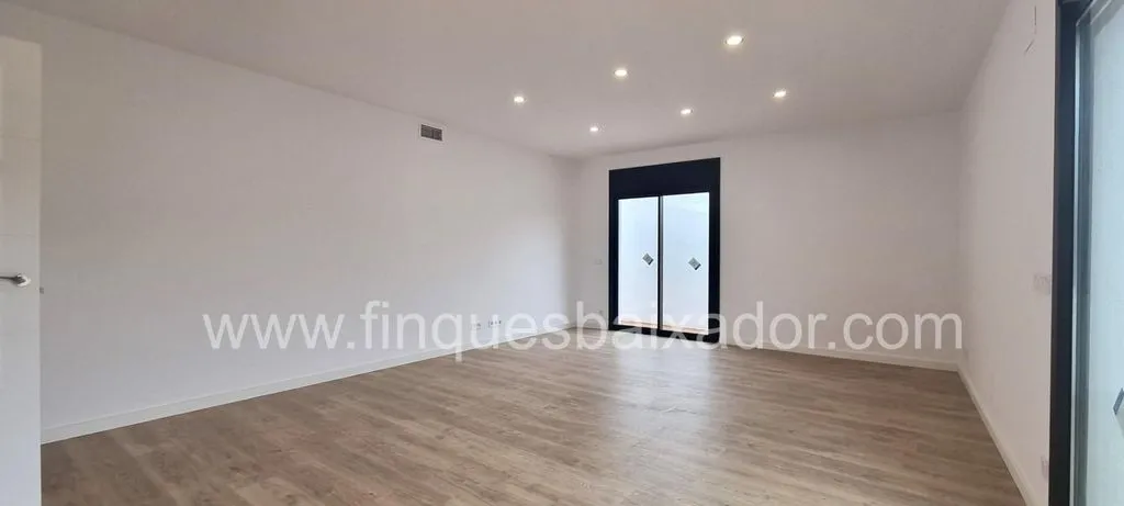 Magamistoad - New Build House with Pool in Segur de Calafell