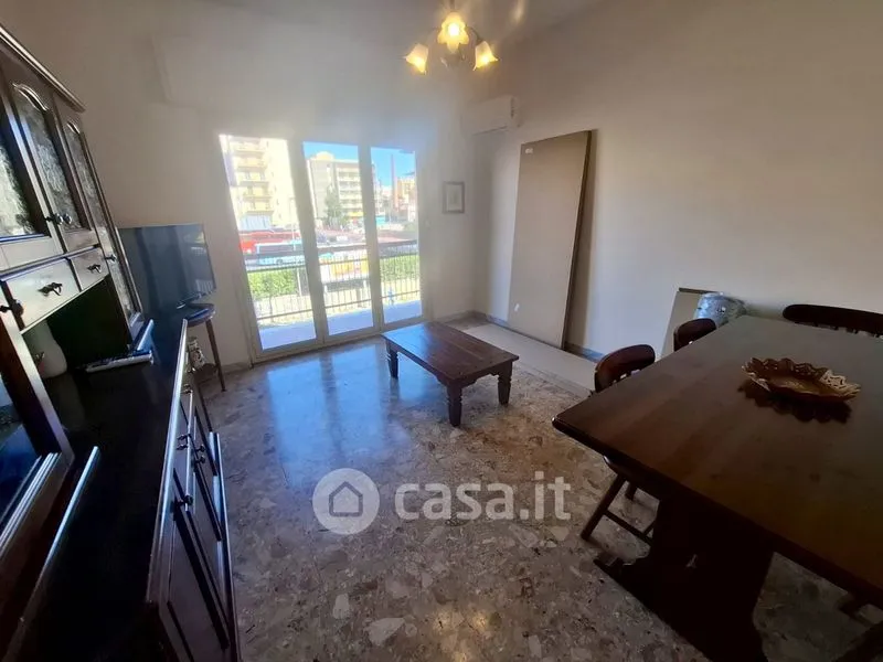 Söögituba - Four-Room Apartment with Balcony in Catania