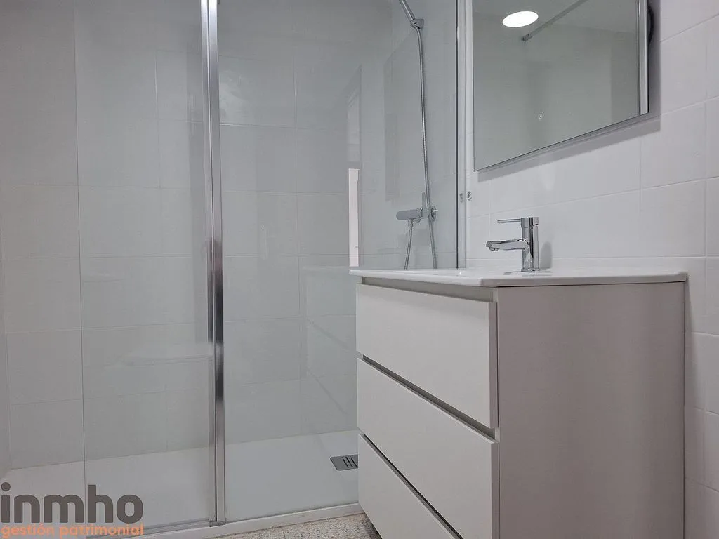 Bagni - Semi-Ammoblled Flat with Terrace in Oliva