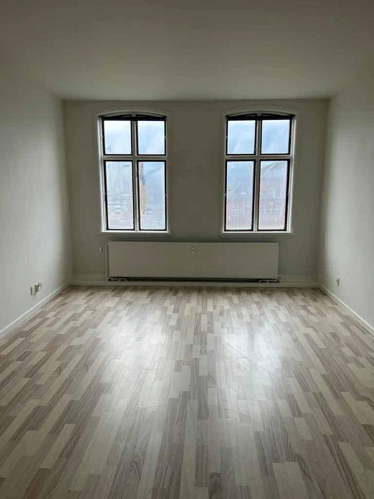 Pièces - Light-Filled Flat with Harbour View in Svendborg