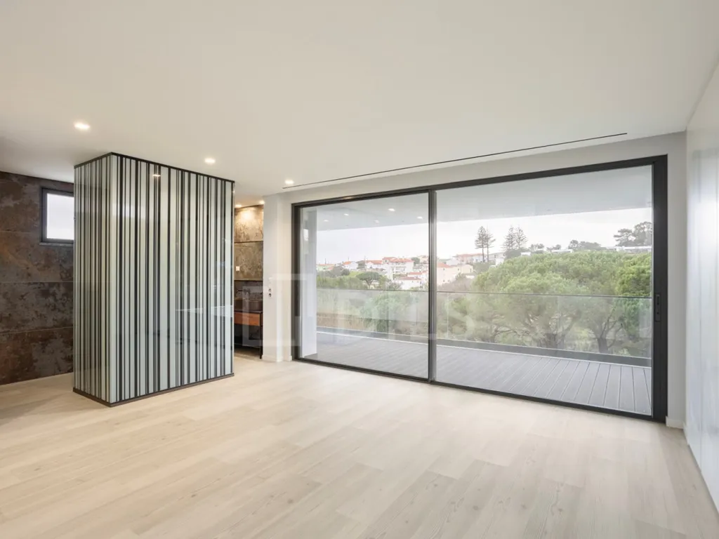 Esik - T5+3 House with Pool in Cascais