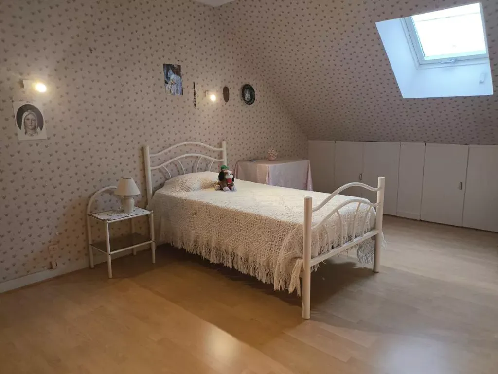 Chambres - Maison avec Cour et Garage à Alençon