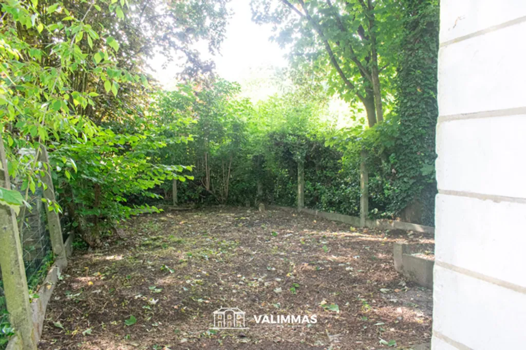 Aed - Charming Three-Storey House with Garden in Asse