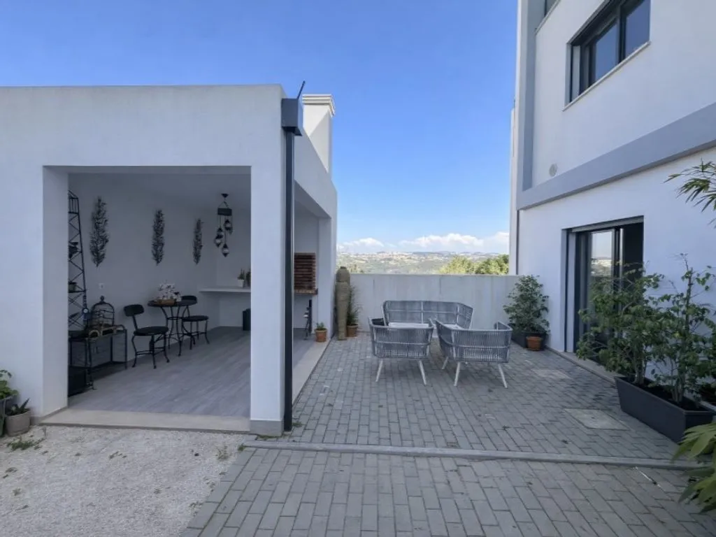 Terrasse - Contemporary Semidetached House in Mafra