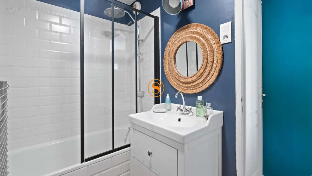 Bagni - Duplex Apartment with Central Location in Coye la Forêt