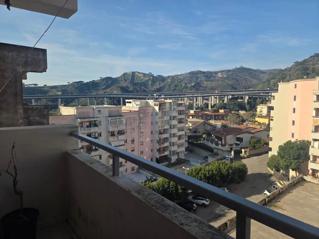 Rõdu - Bright Apartment with Balcony in Messina