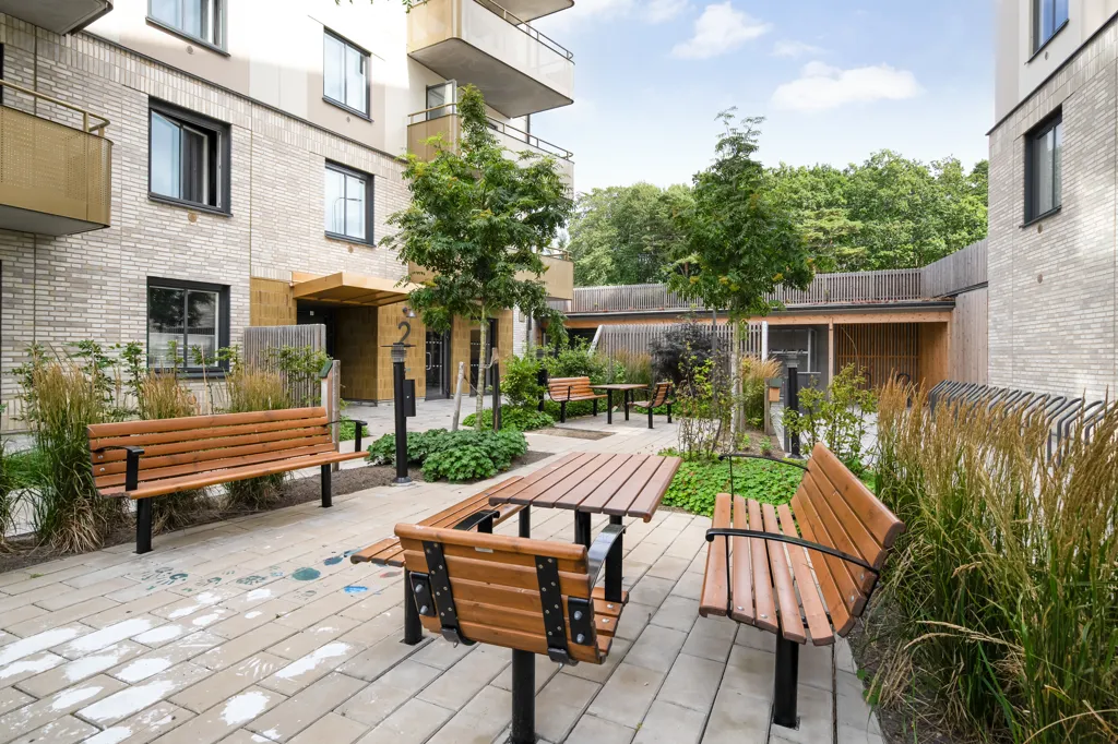 Garden - Modern Flat with Balcony in Gothenburg