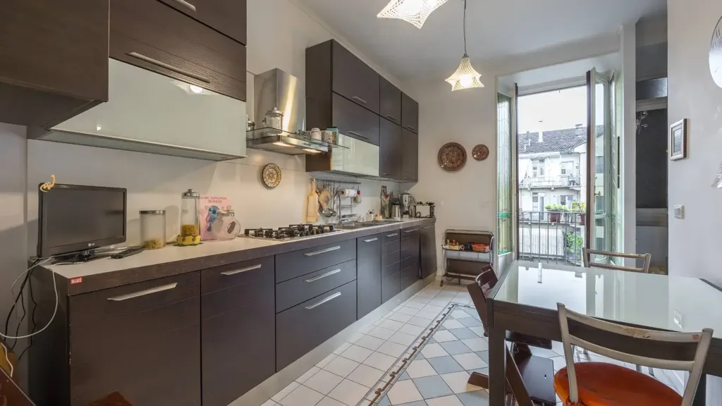 Cuisine - Period Apartment with Balcony in Turin