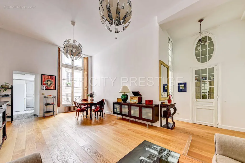 Soggiorno - 5-Piece Parisian Flat with High Ceilings