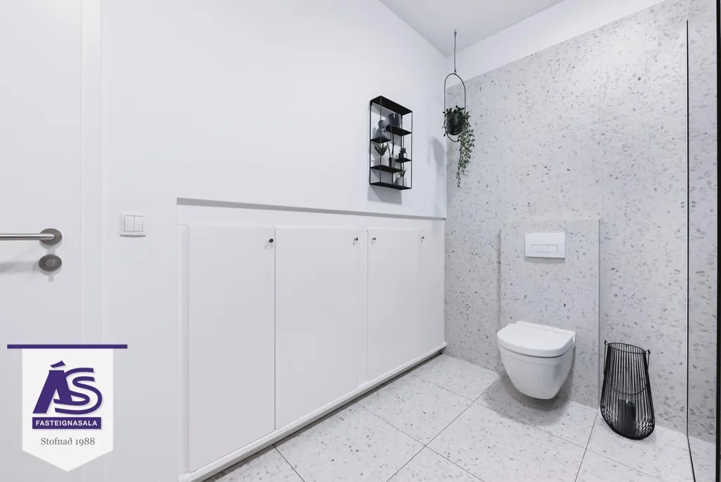 Bagni - Newly Built Duplex with Garden in Skarðshlíð