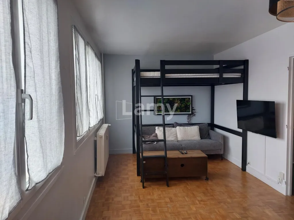 Chambres - Studio Meublé au 5e Étage à Jean-Jaurès