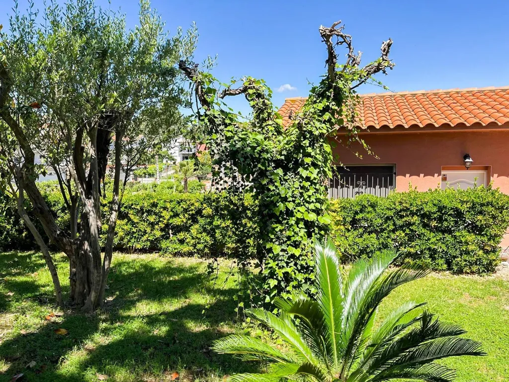 Aed - Chalet with Pool in Esparreguera
