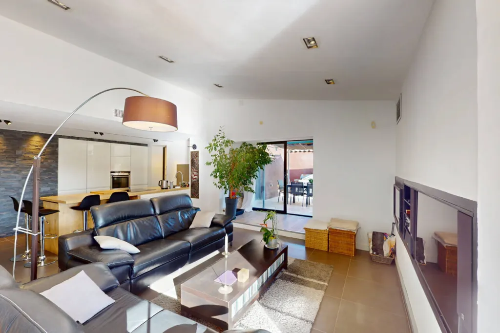 Villa avec Piscine et Vue Panoramique à Contes