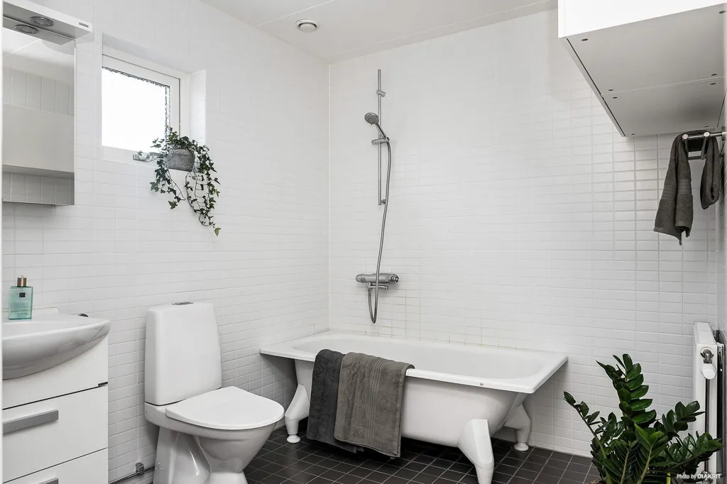 Bathrooms - Two-Storey Villa with Garden in Ullstorp