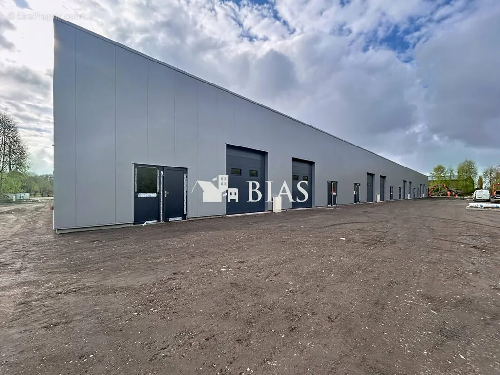 Extérieur - Cellules de Stockage Neuf sur ZA à Isneauville