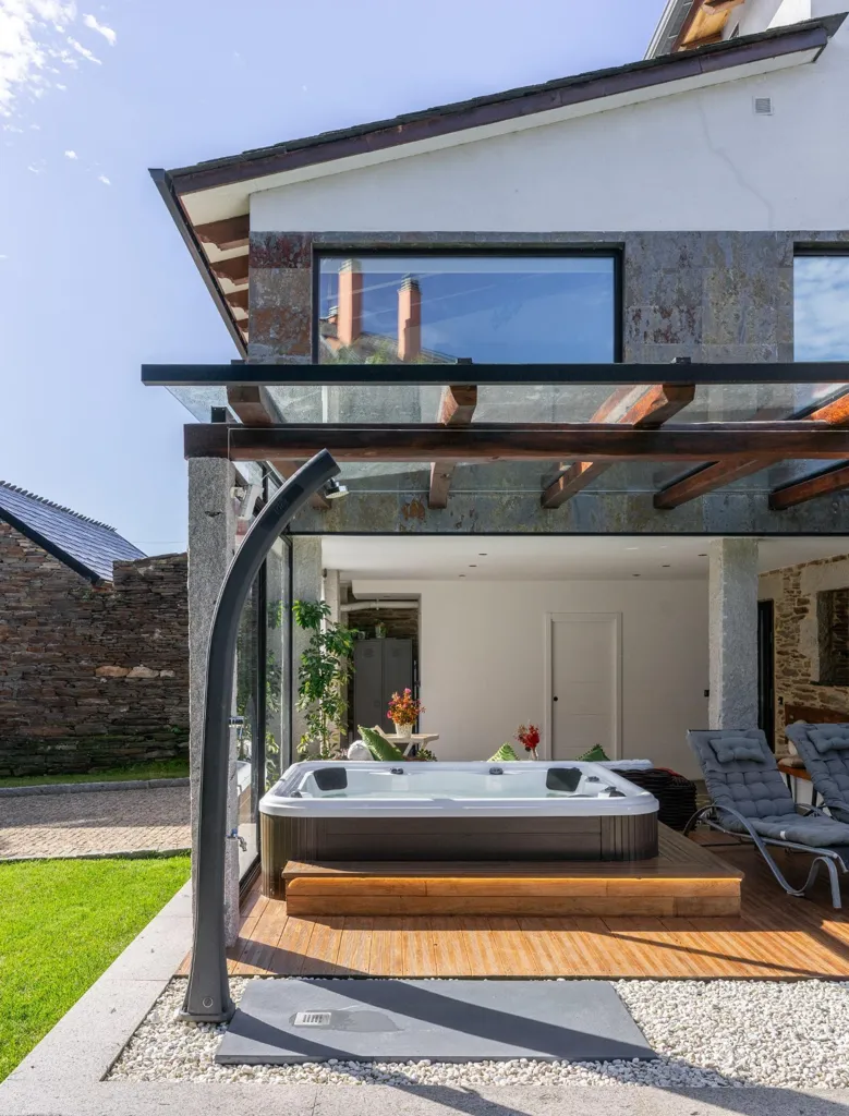 Terrasse - Restored Chalet with River Walk Access in Lugo