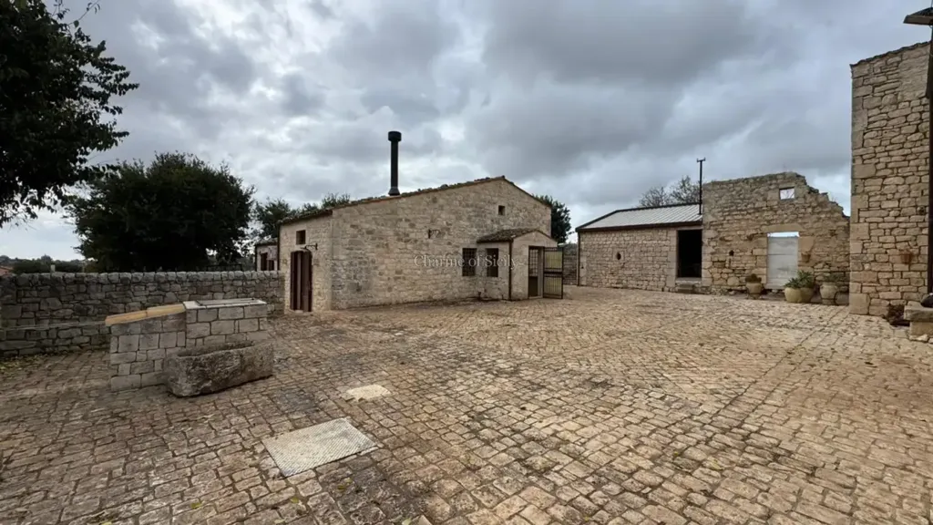 Garden - Historic Stone Villa with Garden in Modica
