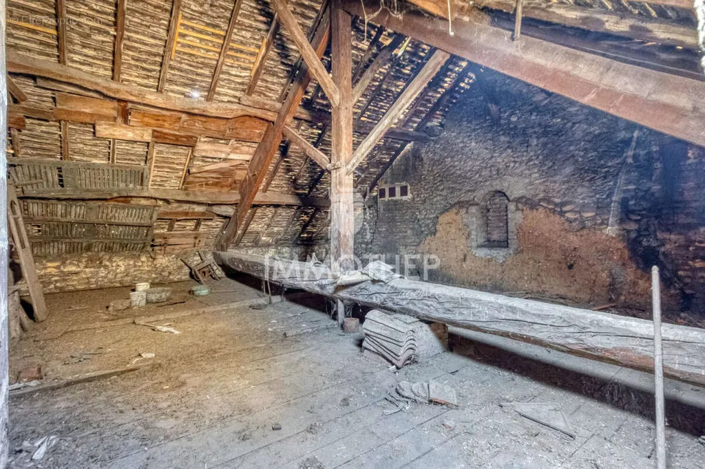 Stanze - Commercial Property with Renovation Potential in Rives