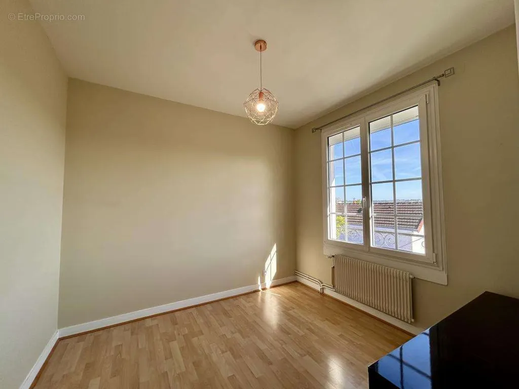 Pièces - Appartement T5 avec Balcon et Vues Dégagées