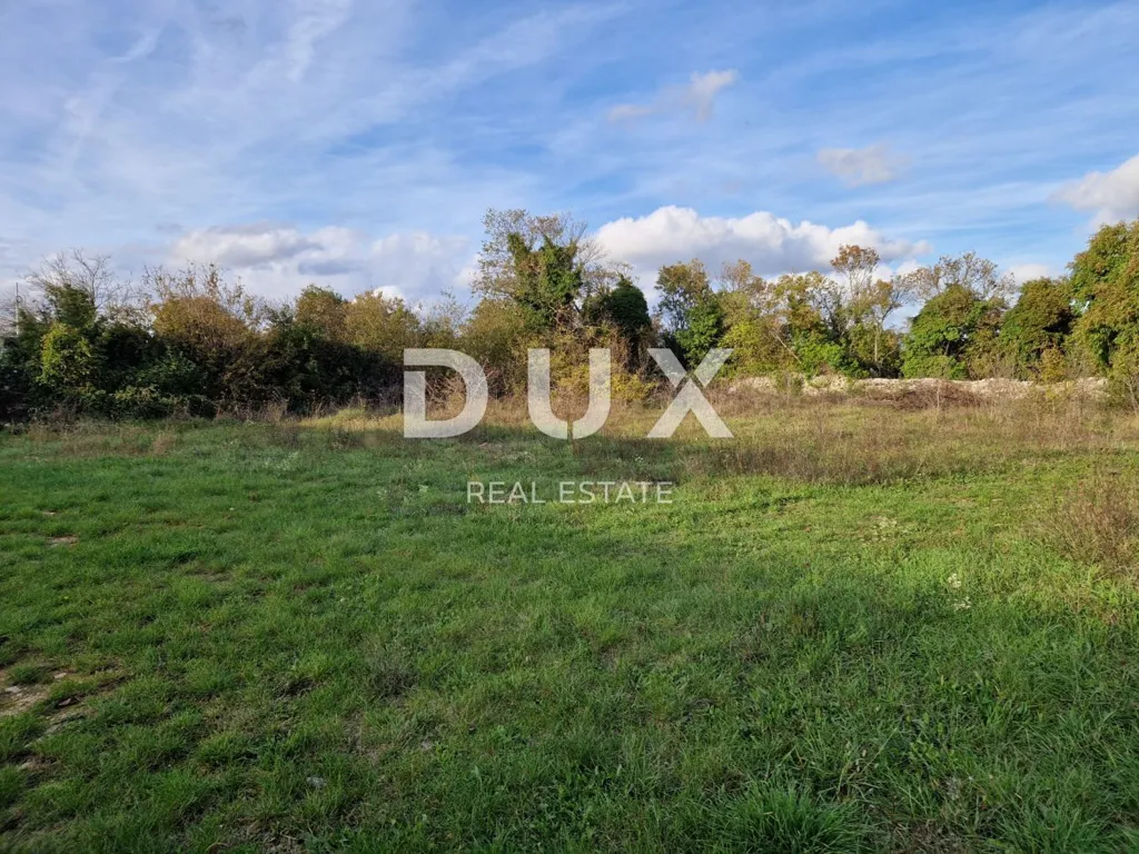 Aed - Building Plot with Renovated Castle View in Svetvinčenat