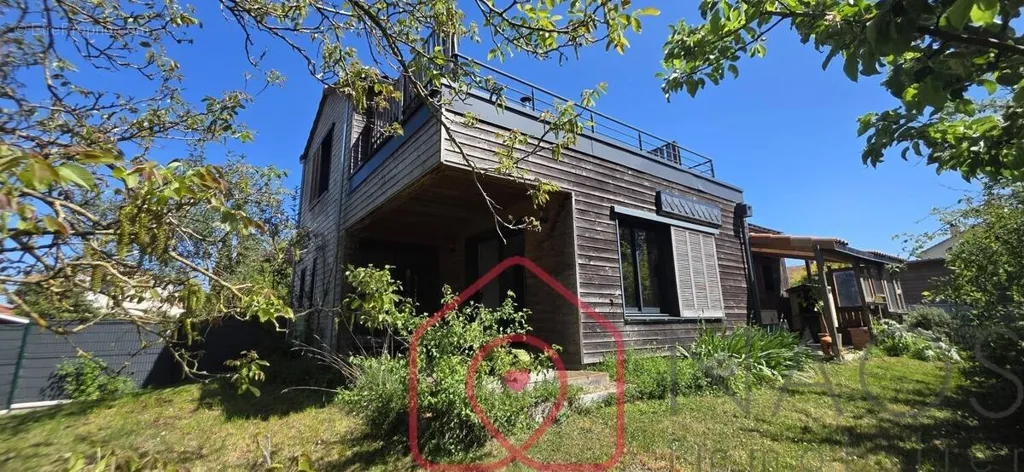 Jardin - Maison en Bois avec Terrasse à Saint-Benoît Ermitage