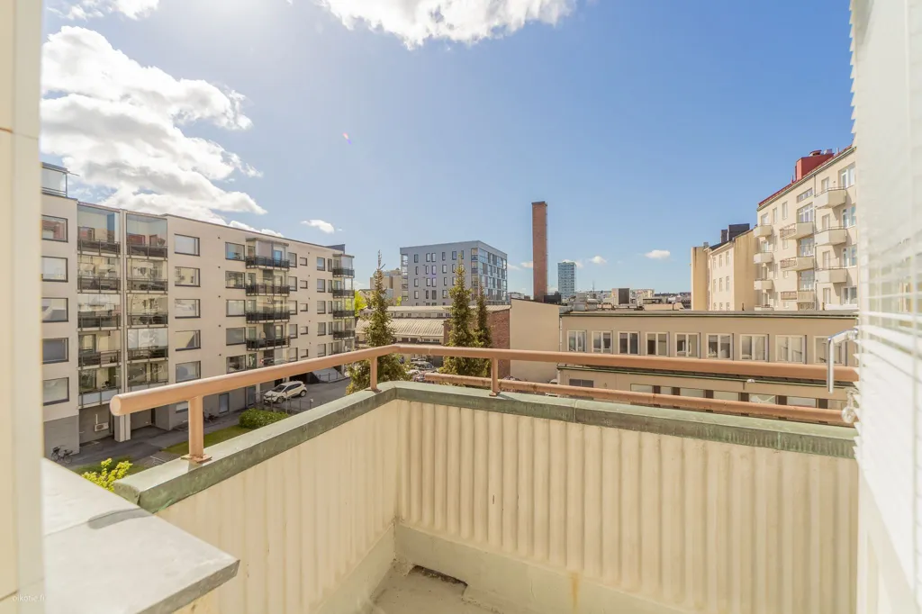 Balcone - Flat with East-West View in Pori Centre