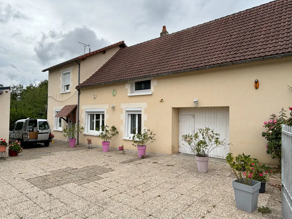 Aed - House with Garden in Quiet Hamlet, Bossay Sur Claise