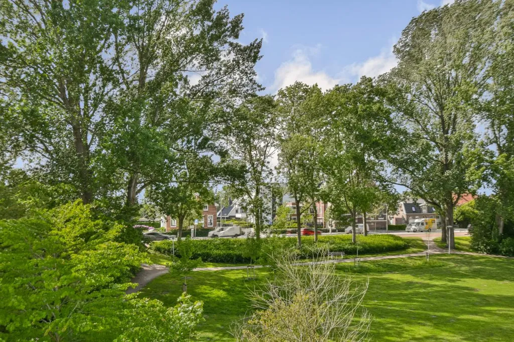 Corner Apartment with Balcony in Keizer Karelpark, Amstelveen