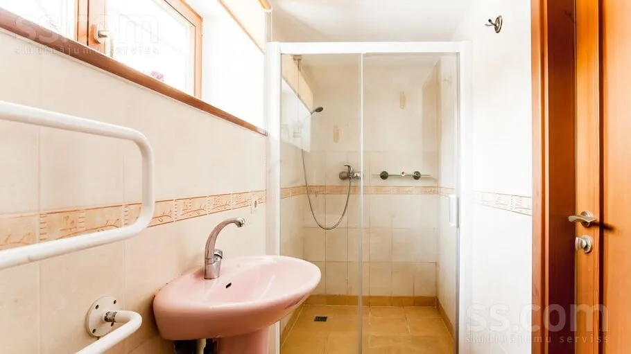 Bagni - Apartment with Lake View in Riga's Berģi