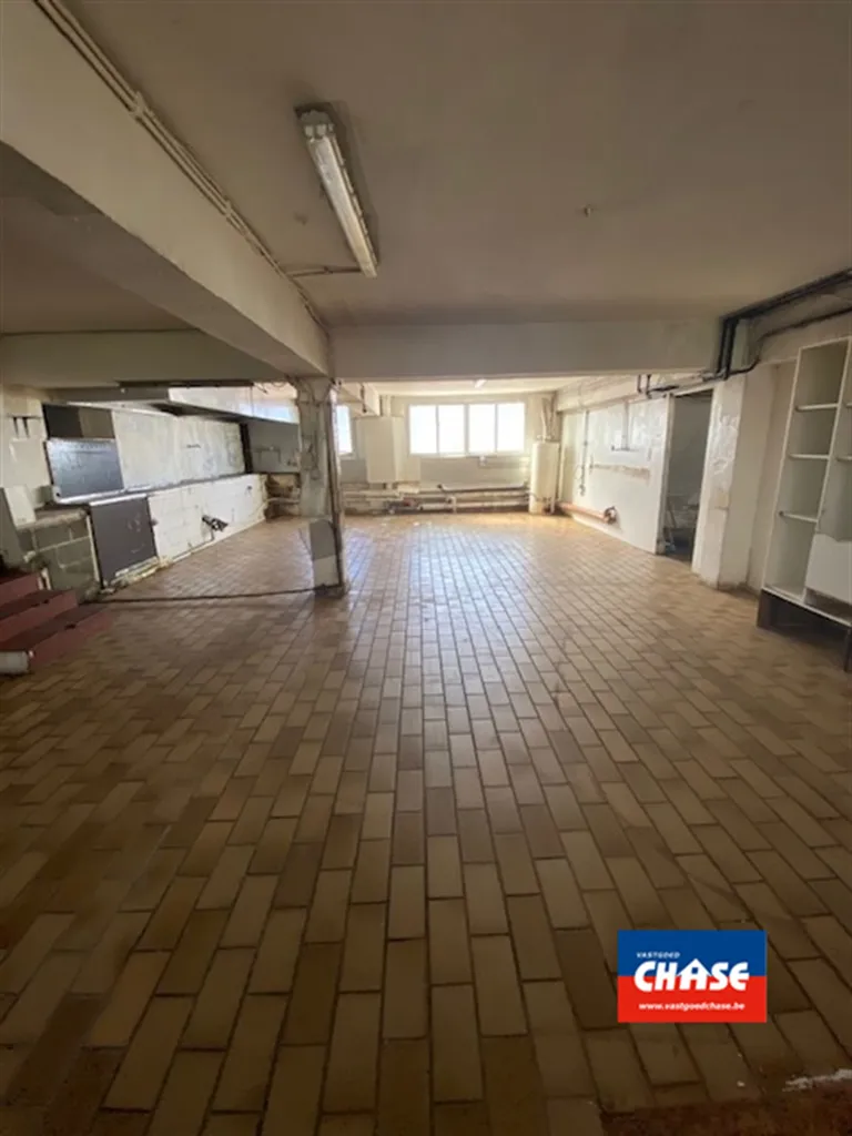 Pièces - Grande Surface Commerciale au Centre de Hoboken