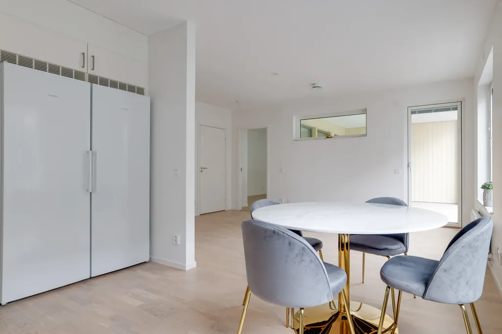 Söögituba - Modern Flat with Balcony in Öster
