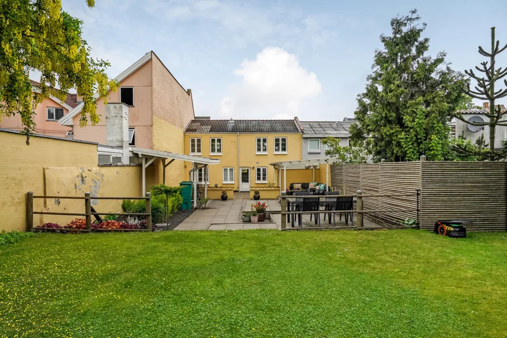 Aed - Villa with Garden in Odense C