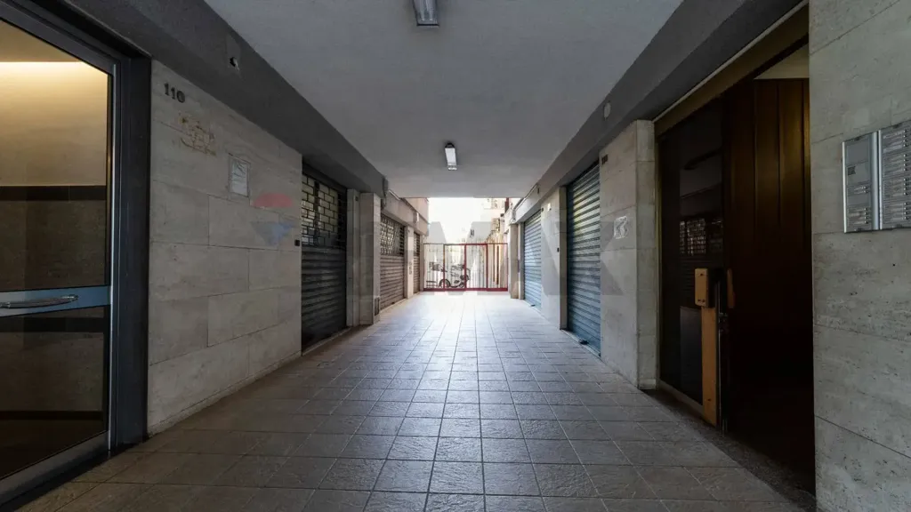 Esik - Spacious Apartment with Terrace in Bari