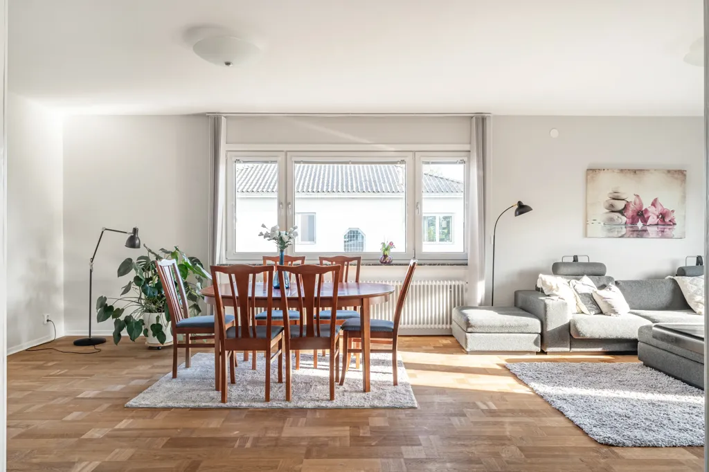 Söögituba - Representative Villa with Pool in Edsviken, Sollentuna