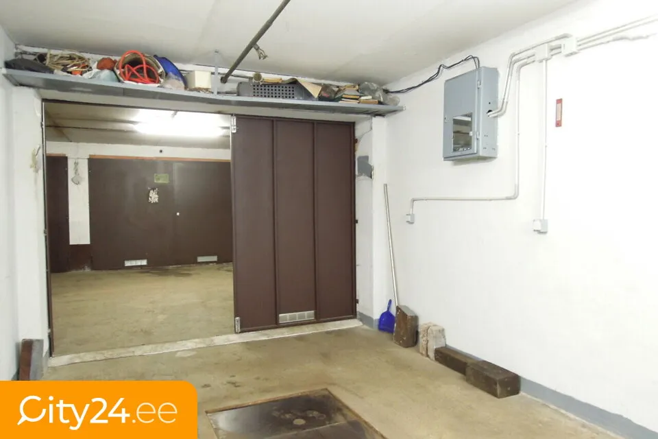 Garaaž - Garage Box with Lift Gate in Nice Location