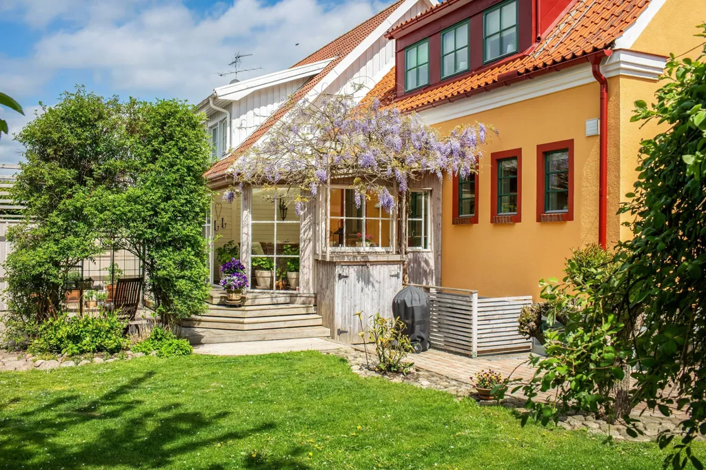 Jardin - Classic 1928 Villa with Garden in Tomelilla