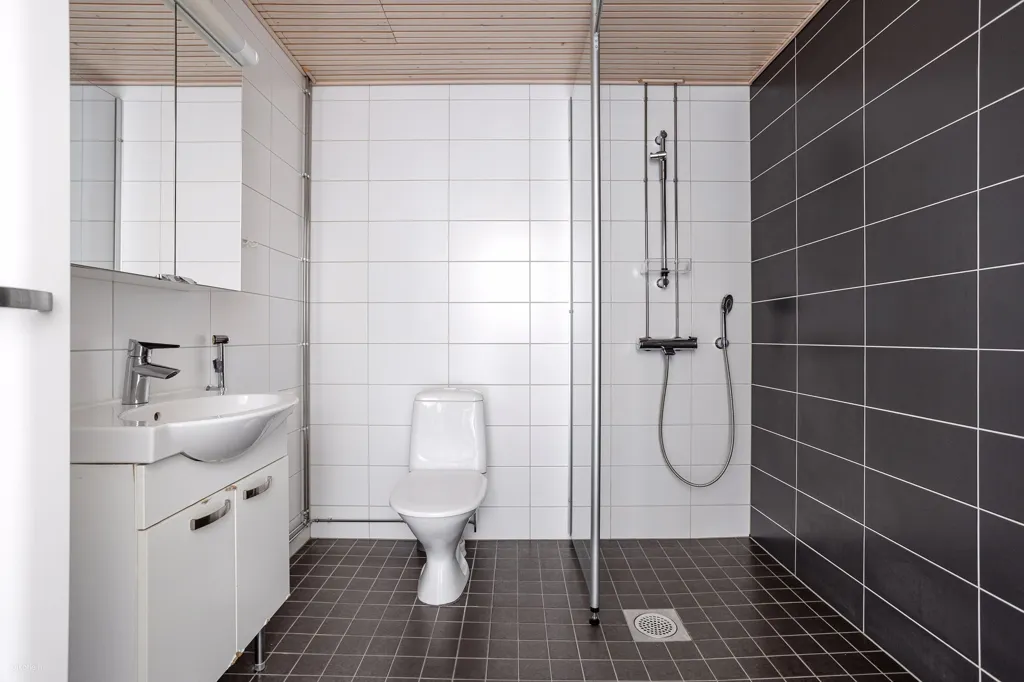 Salles de bain - Apt with Balcony in Kontula, Helsinki