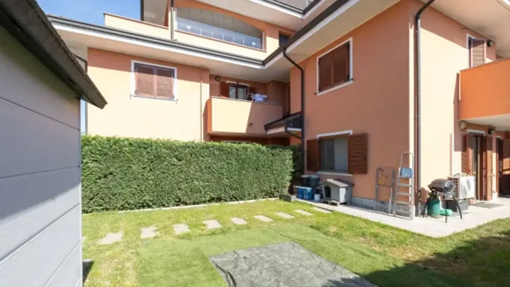 Aed - Ground Floor Apartment with Garden in Cameri