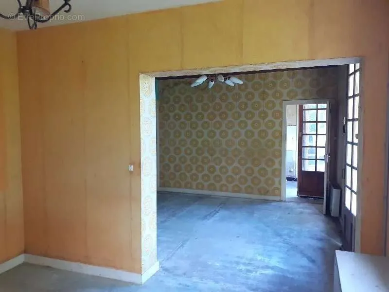 Stanze - Rustic Property with 5,000m² Land in Quiet Village