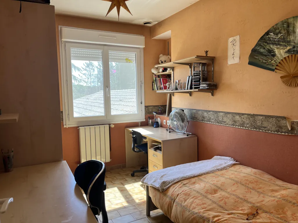 Bedrooms - 6-Bedroom House with Pool on Wooded Plot in Calm Area