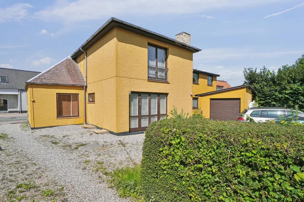 Außenansicht - Villa with Development Potential in Slangerup