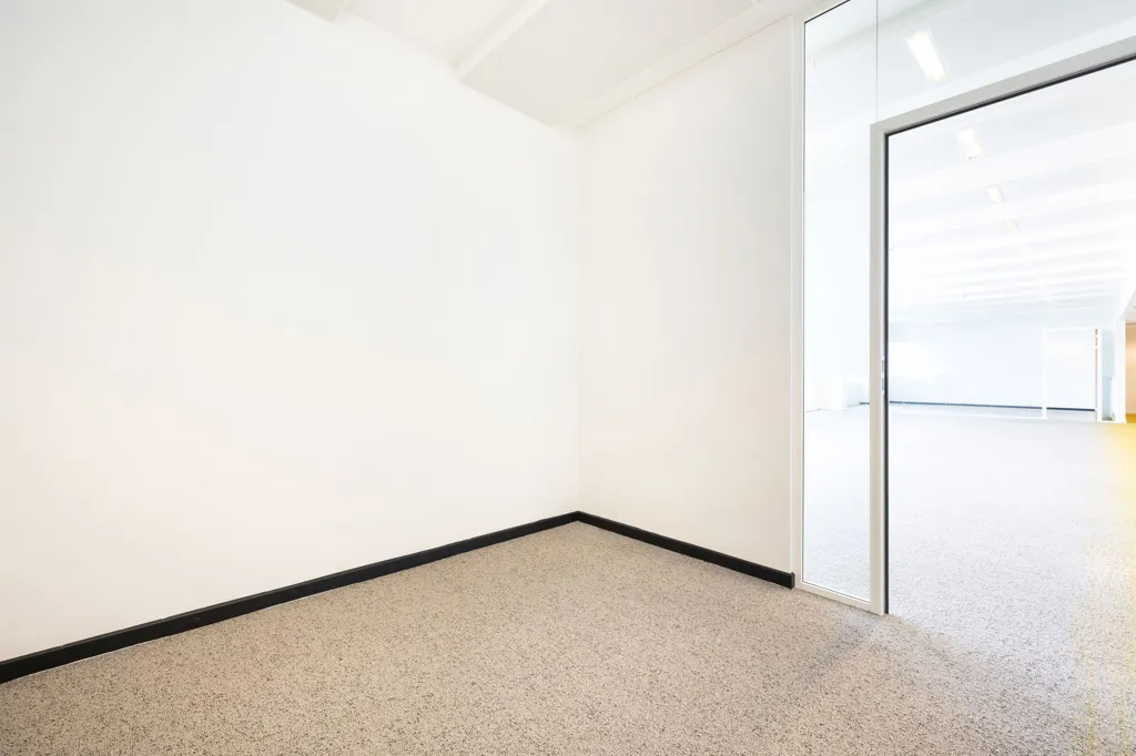 Bureau - Bureau avec Vue Libre sur le 7e Étage à Bruxelles