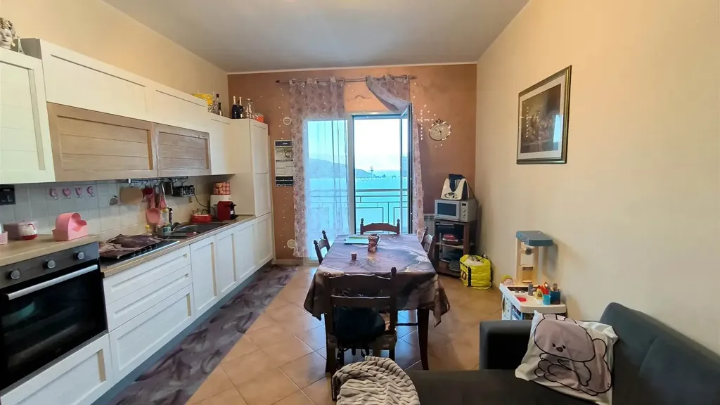 Cuisine - Ground Floor Apartment with Balcony in Messina
